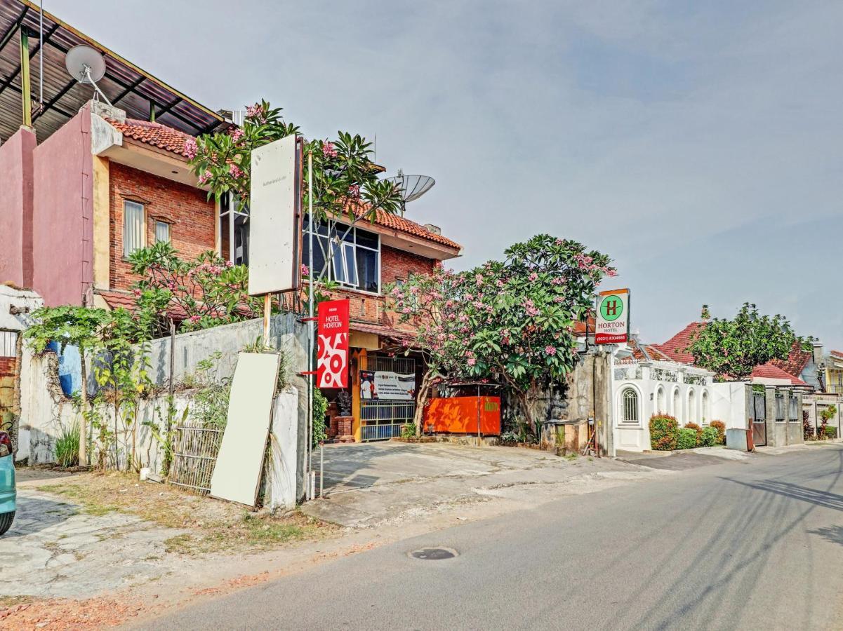 Oyo 90408 Hotel Horton Cirebon Exterior photo