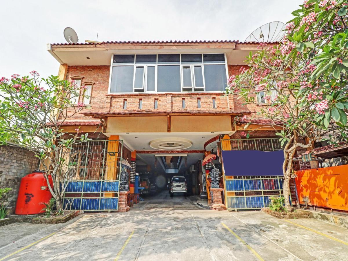 Oyo 90408 Hotel Horton Cirebon Exterior photo