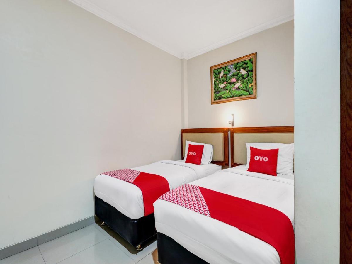 Oyo 90408 Hotel Horton Cirebon Exterior photo