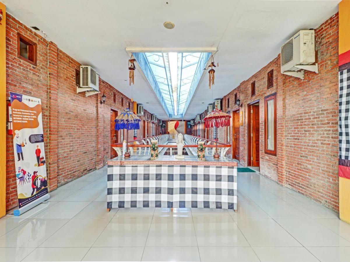 Oyo 90408 Hotel Horton Cirebon Exterior photo