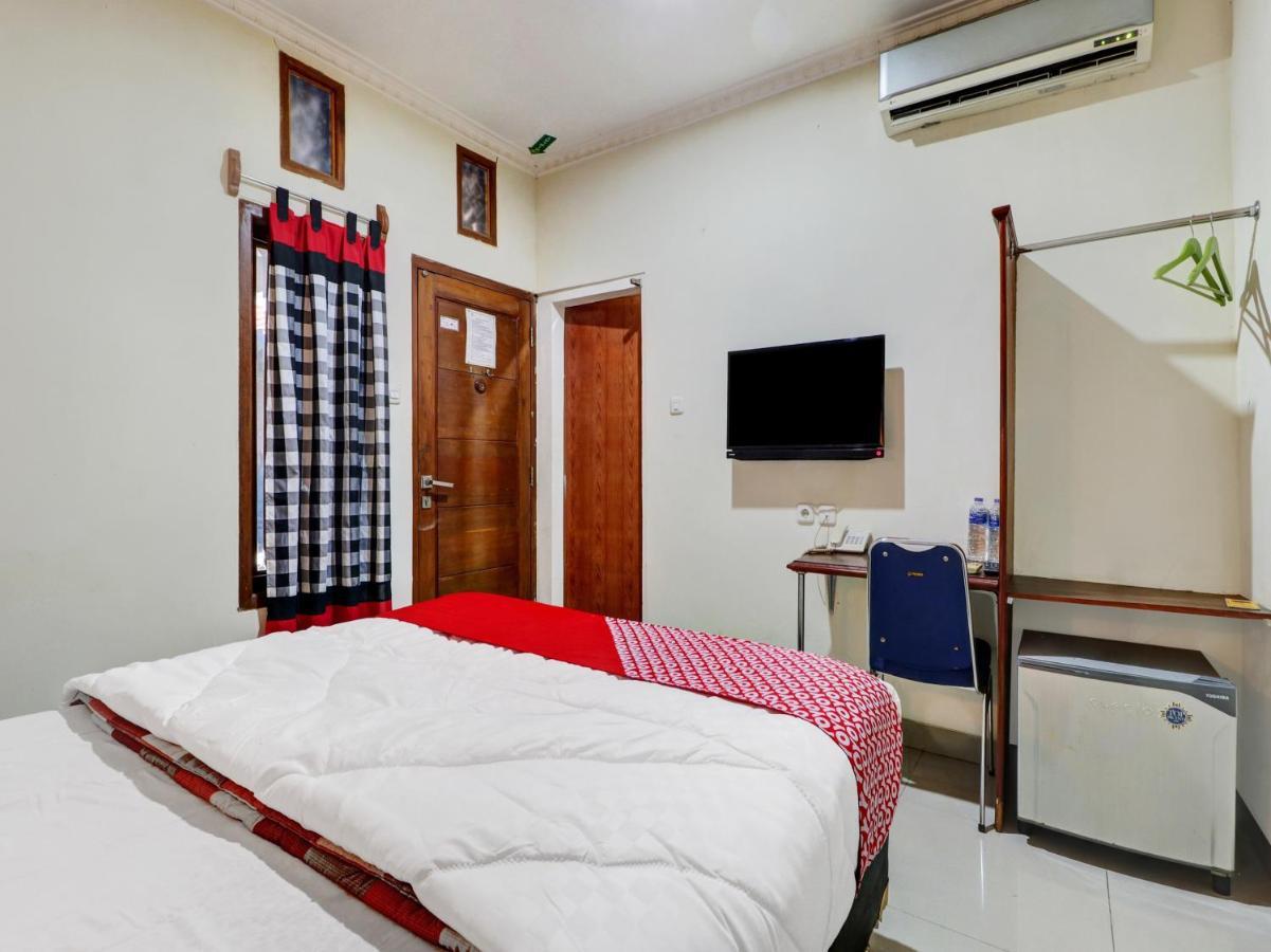 Oyo 90408 Hotel Horton Cirebon Exterior photo
