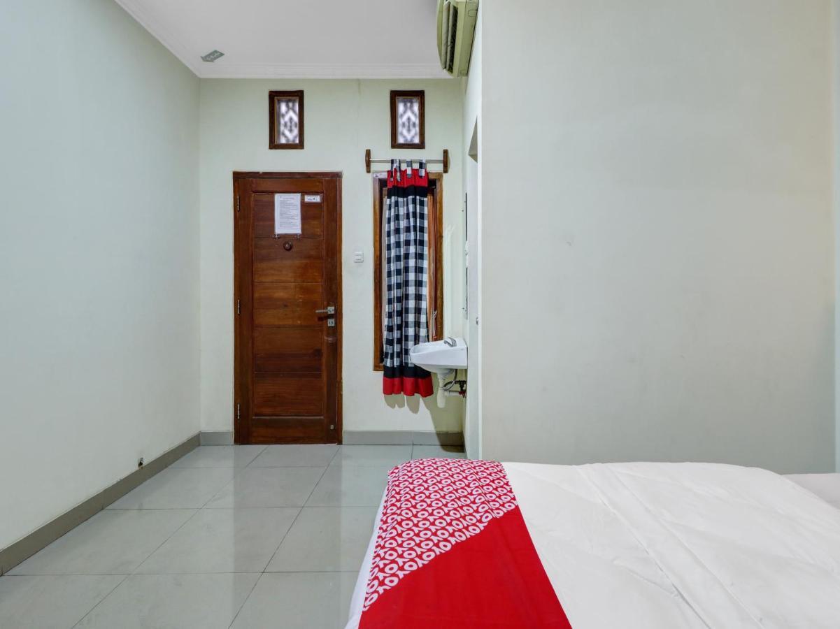 Oyo 90408 Hotel Horton Cirebon Exterior photo