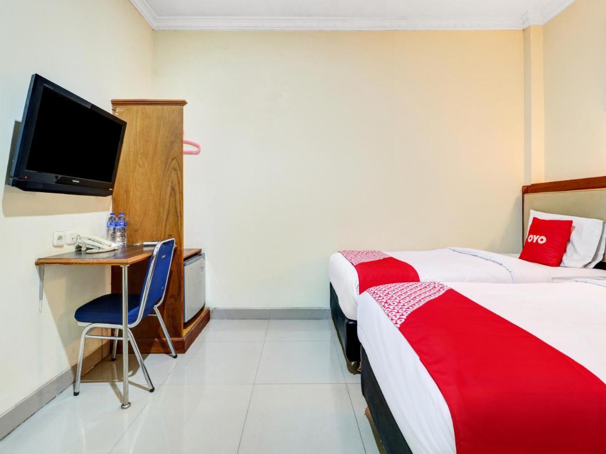 Oyo 90408 Hotel Horton Cirebon Exterior photo